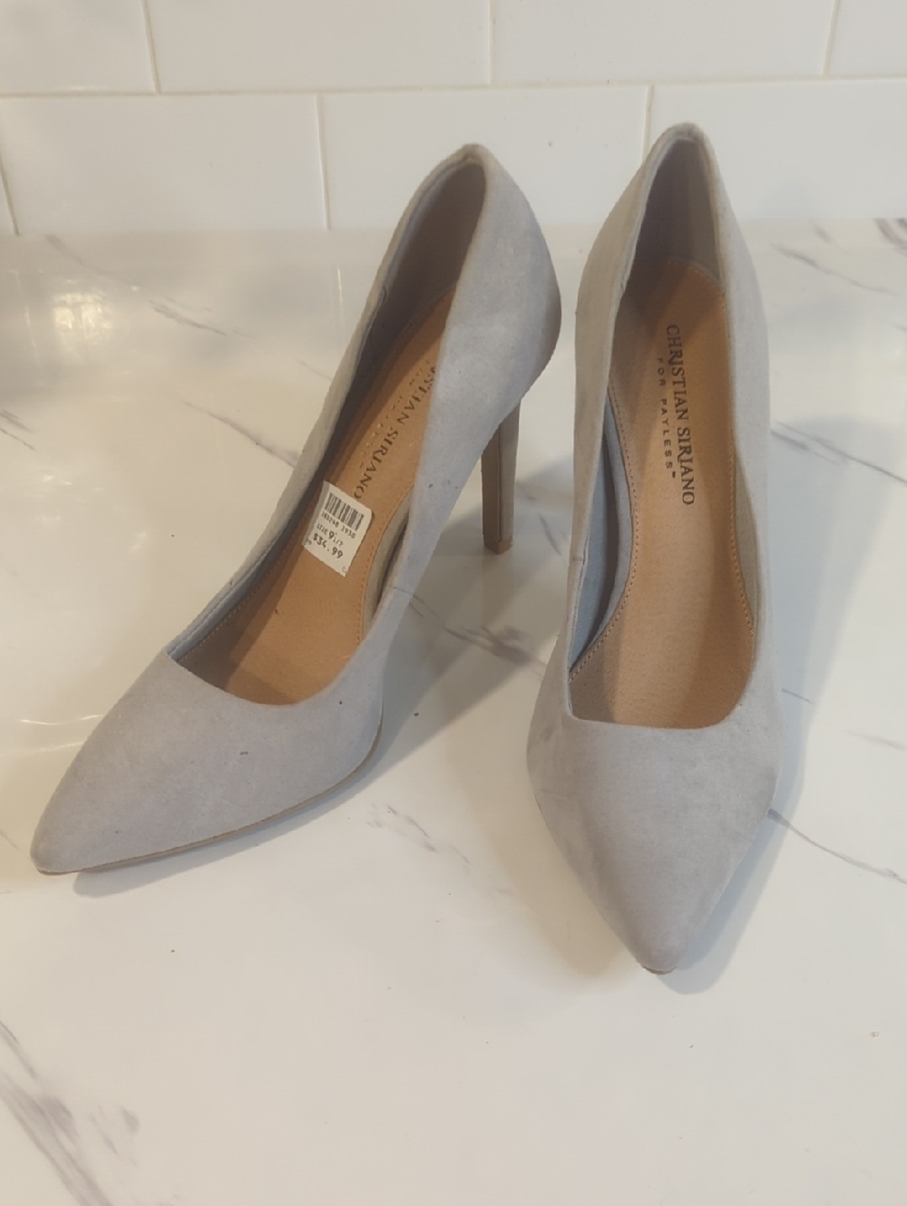 9.5 M Christian Siriano Light Gray Suede Pointed Toe Stilettos